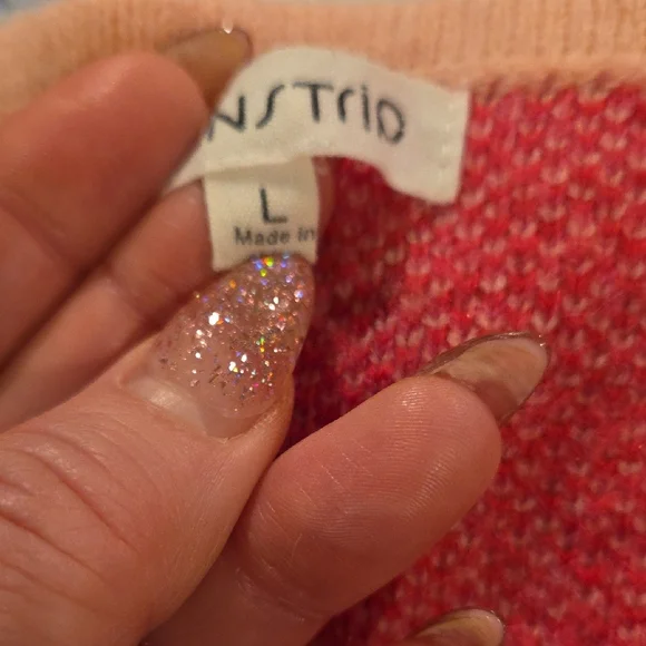 Main Strip Peach V-Neck Sweater with Pink and Orange Kiss Prints - Picture 4 of 5